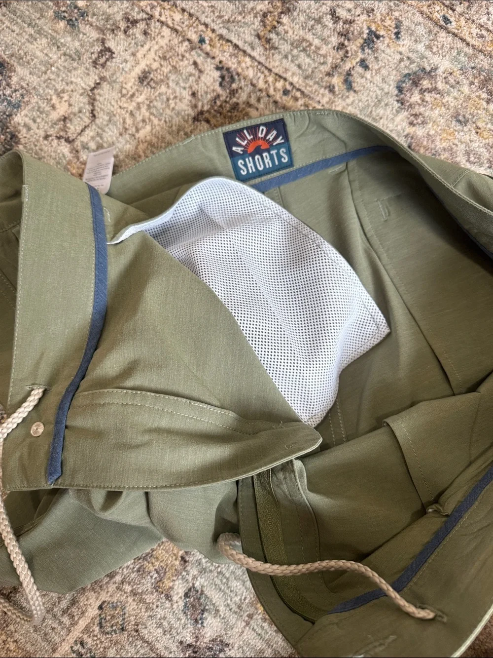 Faherty brand size 38 All Day Shorts Men’s green shorts, quick dry material